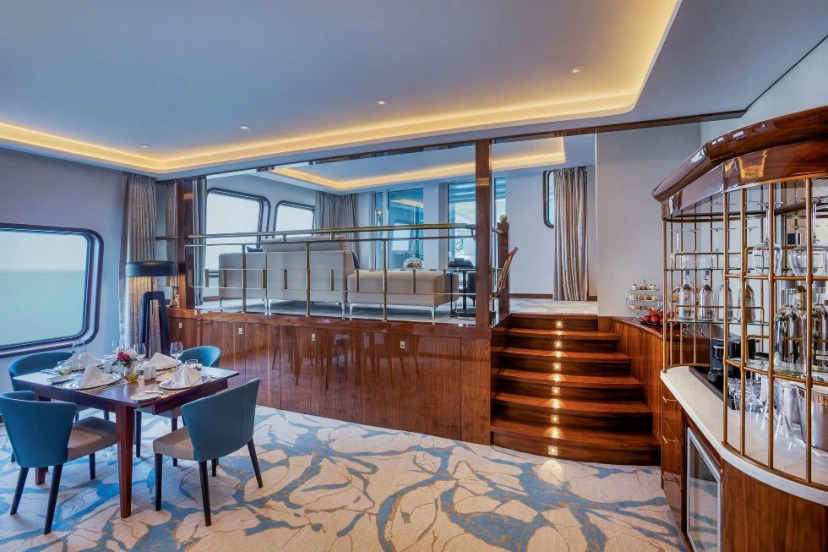Queen Elizabeth II Hotel Dubai Room or Interior